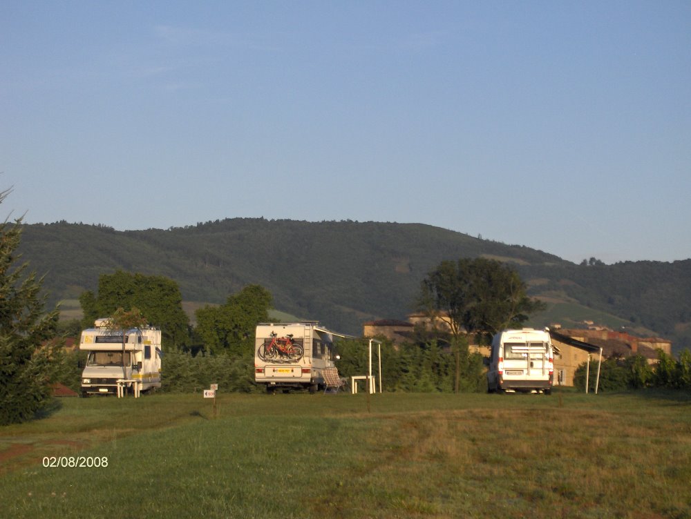 Aire camping-car à Ternand (69620) - Photo 1